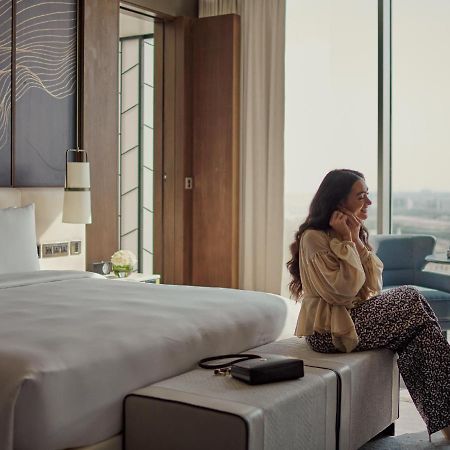Grand Hyatt Kuwait 호텔 쿠웨이트 외부 사진 A guest in a room at the hotel
