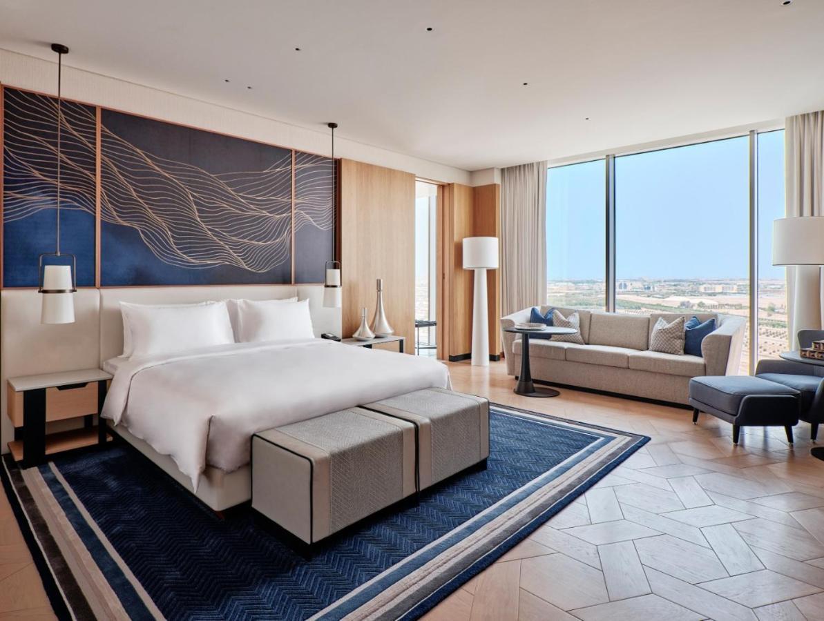 Grand Hyatt Kuwait 호텔 쿠웨이트 외부 사진 A guest room at the hotel