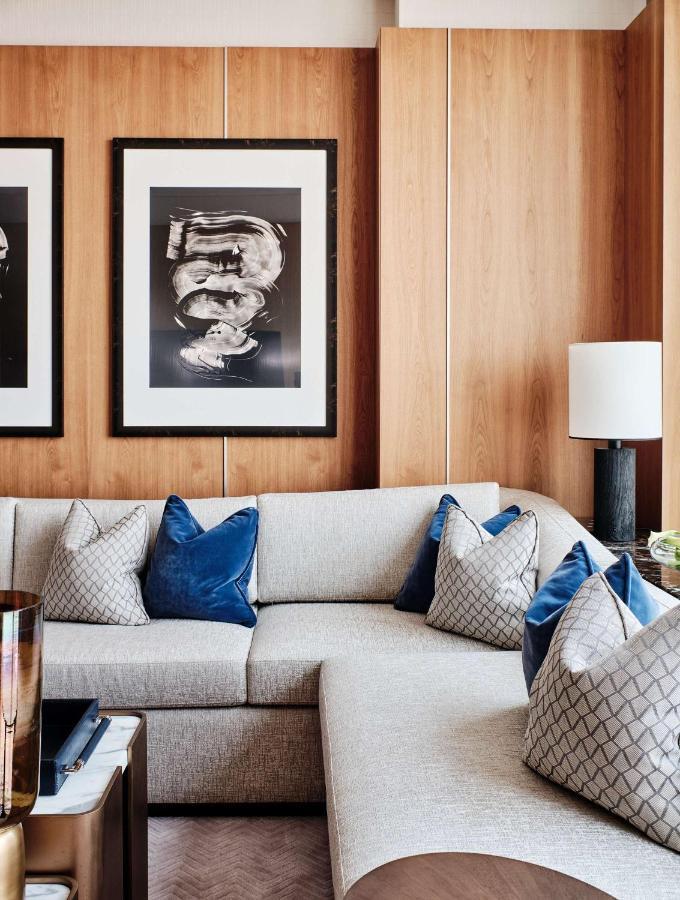 Grand Hyatt Kuwait 호텔 쿠웨이트 외부 사진 A sofa with cushions