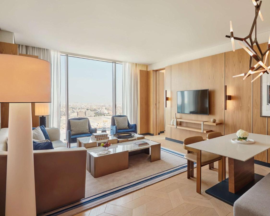 Grand Hyatt Kuwait 호텔 쿠웨이트 외부 사진 A suite at the hotel
