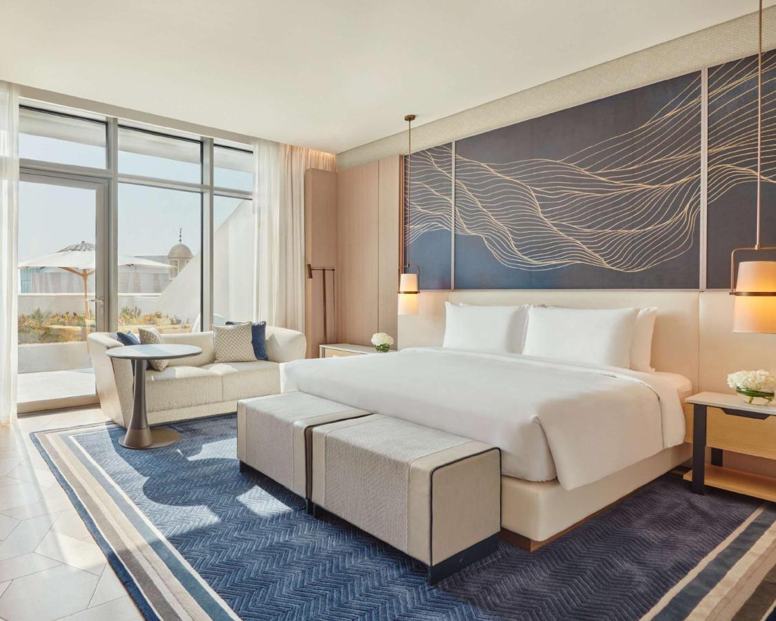 Grand Hyatt Kuwait 호텔 쿠웨이트 외부 사진 A bedroom at the hotel