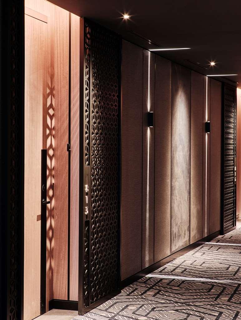 Grand Hyatt Kuwait 호텔 쿠웨이트 객실 사진 Doors of the hotel
